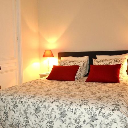 Chambre De Flore Bed & Breakfast แวร์ซาย ภายนอก รูปภาพ